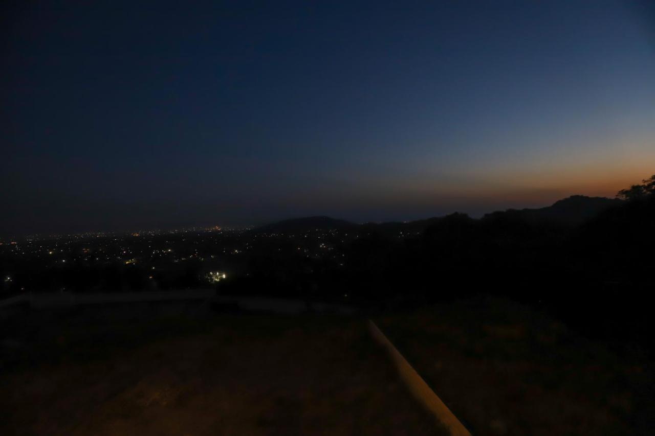 Saffronstays Mystic Homes, Dehradun Buitenkant foto